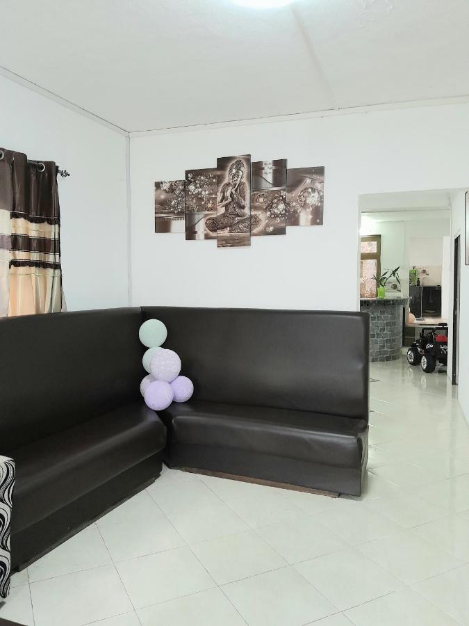 Beautiful Affordable House - 5 Minutes From The Airport And 12 Minutes To Blue Bay Beach Mon Tresor Eksteriør billede