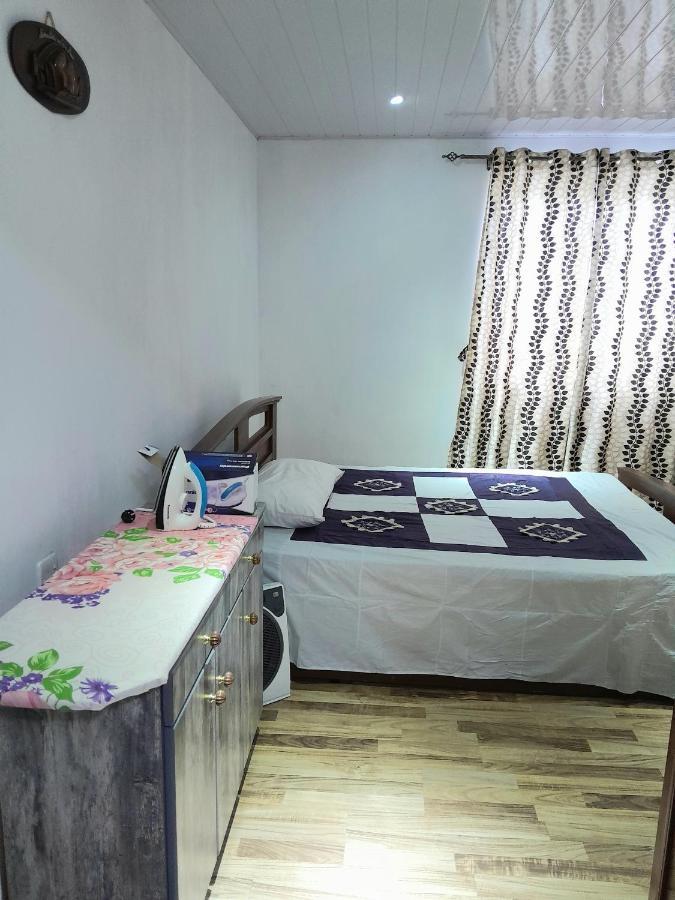 Beautiful Affordable House - 5 Minutes From The Airport And 12 Minutes To Blue Bay Beach Mon Tresor Eksteriør billede